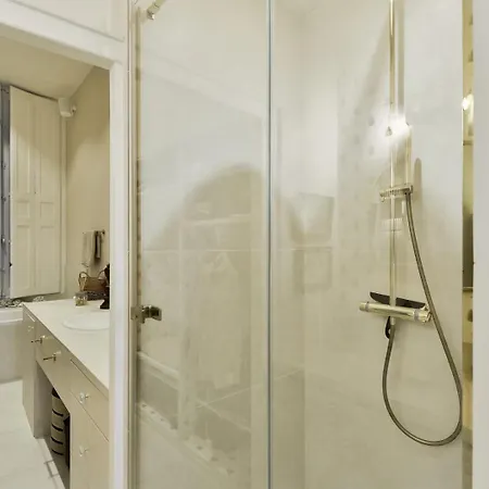 Luxurious Getaway Just Steps From Place Vendome פריז