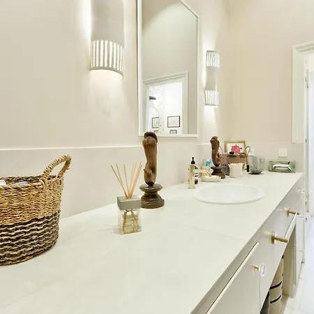 Luxurious Getaway Just Steps From Place Vendome Apartment Paris
