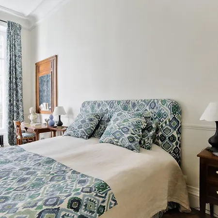Luxurious Getaway Just Steps From Place Vendome *